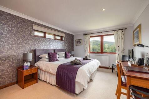 8 bed, 8 bath Detached in Leeds - Photo 10