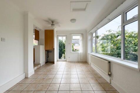 27 St Richards Road, Otley, LS21 2AL photo 4
