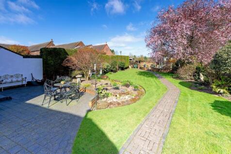 Rear Garden 1 SAPL8656-CR3-20250330-DxO_DeepPRIME 