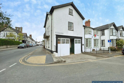 End Terrace Three Storey Residence