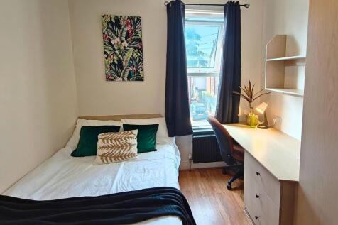 Bright, neatly presented bedroom with a double ...