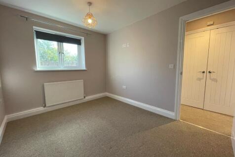 Mill Road, Aveley, South Ockendon, Essex, RM15 photo 3