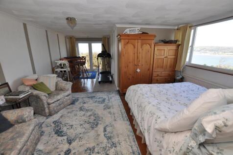 Bedroom 5 'L-shaped'