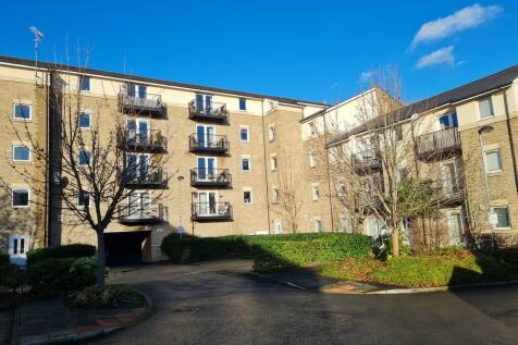 2-bed flat on Thackray Court, Horsforth, Leeds, £1,200/mo