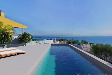 Plot for sale in Alcanada,  Alcudia, with sea views, including an approved project and valid building license.