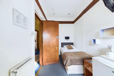 CAM03481G0-PR0082-STILL015