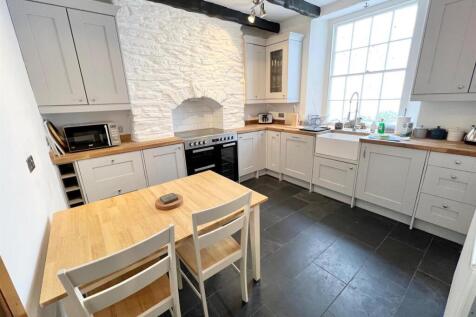 Kitchen/ Dining Room