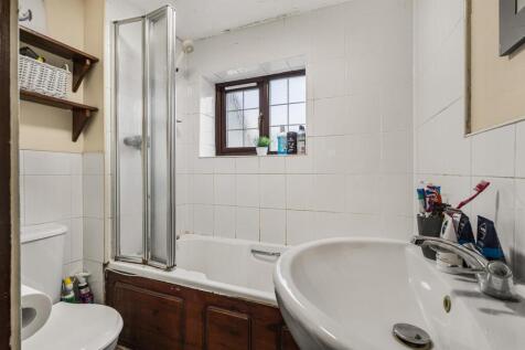 2-bed-hatherley8.jpg
