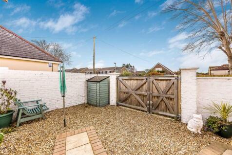 250 Havant Road, Hayling Island-Small-PorticoMarke