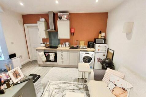 Lounge / Kitchen