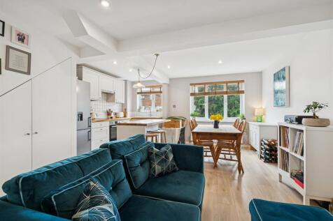 73 Hogarth Crescent SW19 reception 2.jpg