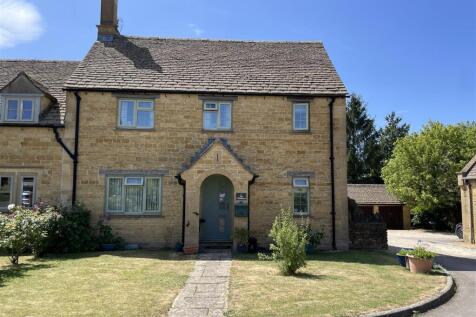 2 The Chimneys front photo.JPG