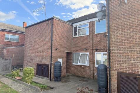 1-bed flat on High Street, Clapham, Bedford, £795/mo