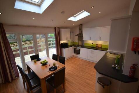 Kitchen / dining