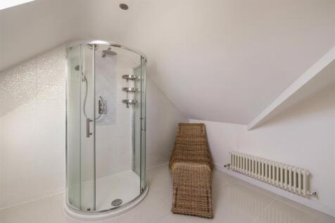 Hermitage Close, E18