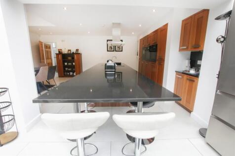 LARGE OPEN PLAN LIVING DINING KITCHEN