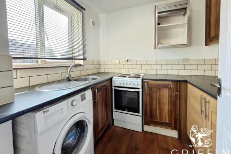 Wingrove Drive, Wingrove Drive, Purfleet-On-Thames, RM19 photo 4