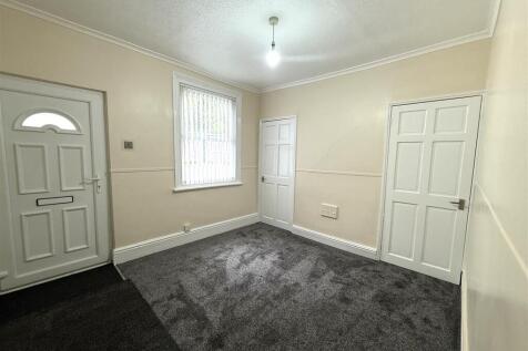 4 wharf road lounge.jpeg