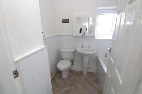 74 Hershall Bathroom1.jpg