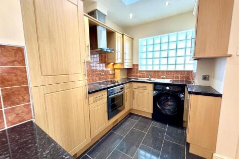 Huddersfield Road, Darton, Barnsley, S75 5NF photo 3