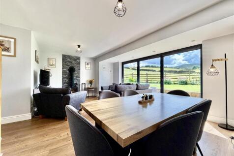 LOUNGE/DINER