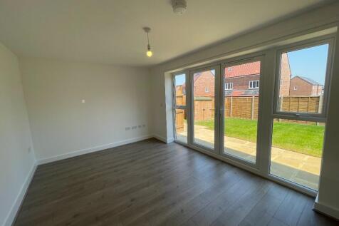 Trouton Drive, Houlton, Rugby, Warwickshire photo 4