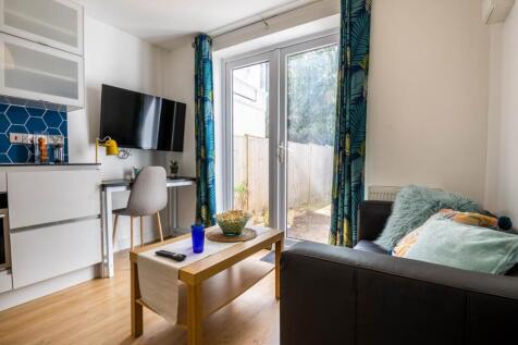 Apt_3_1_WoodlandWay_