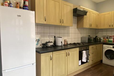 LAST ROOM AVAILABLE // 6 Bed & 2 Bath // JUNE 2026 photo 3