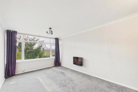 LOUNGE / DINING ROOM