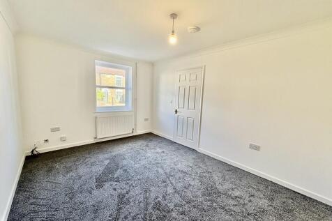 Flat A, 50 Victoria Road photo 3