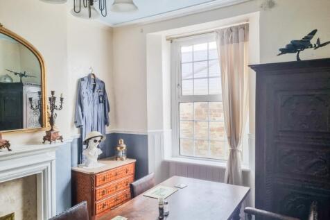 31 castle street  TPS Bodmin 01208 74182