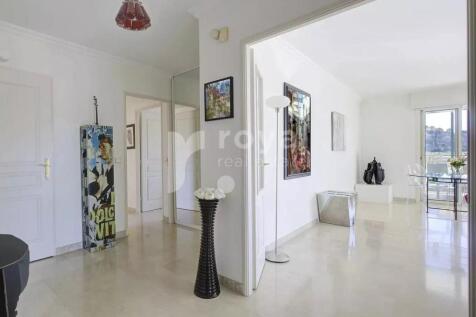 Refined entry hall high-end apartment Mougins