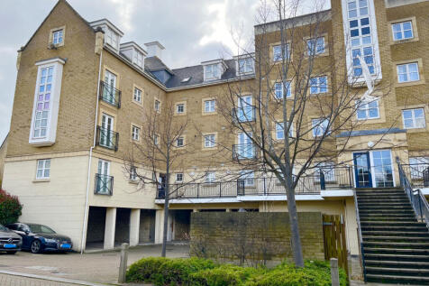 2 bed flat to rent Sandpiper Close, Greenhithe DA