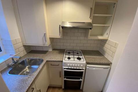 Flat 2, 127 Wilmslow Rd, H/f, SK9 3HX photo 3