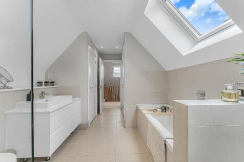 PRINCIPAL BATHROOM ii.jpg