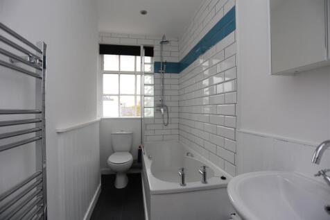 4, 60 Montpelier Road Bathroom.JPG