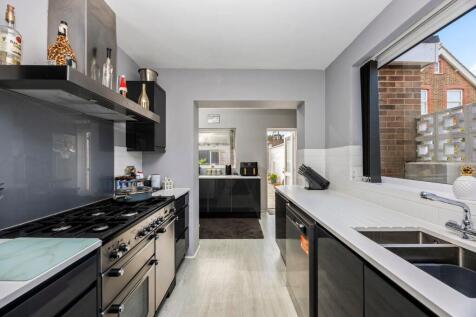 Mile Oak Road 419 KITCHEN2.jpeg