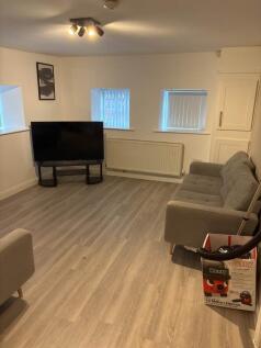 4-bed flat on Wilmslow Road, Withington, £2,773/mo