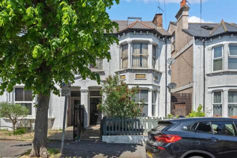 London, SE25 - property photo