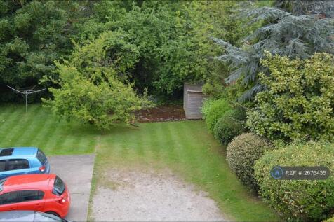 Communal Garden &amp; Parking