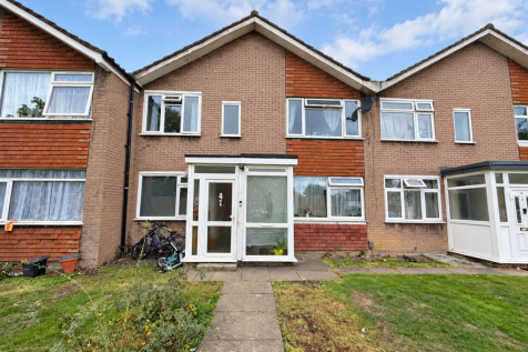 2-bed flat on Winton Gardens, Edgware, HA8, £1,500/mo