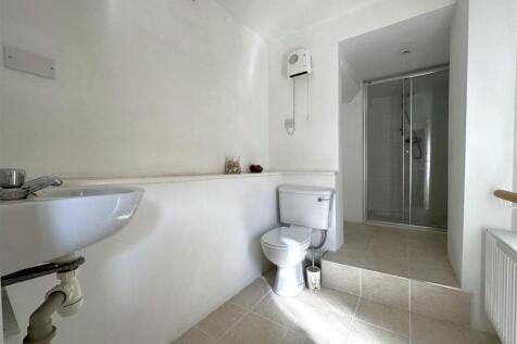 Annexe Shower Room 713