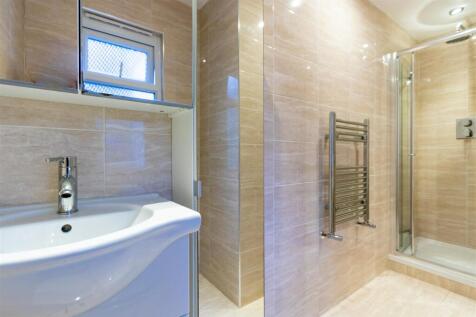 en-suite (1 of 1).jpg