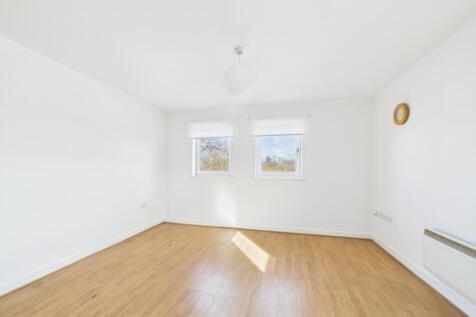 Belvoir Liverpool Central presents this unfurnished two-bedroom apartment on Upper Parliament Street. Offering a spacious living area, modern fitted kitchen, two well-sized bedrooms and a bathroom, th