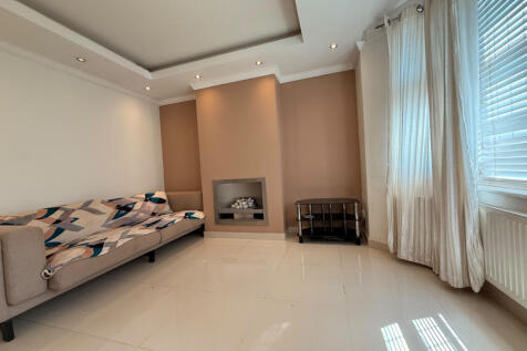 4 bed semi-detached house