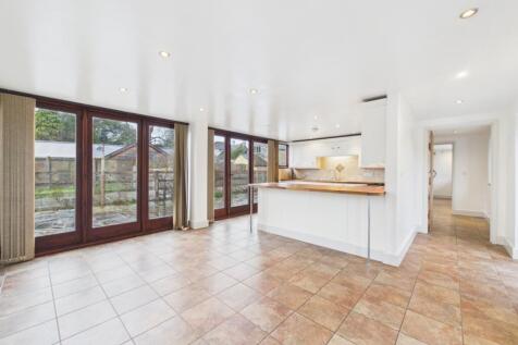 CAM01791G0-PR0215-STILL006