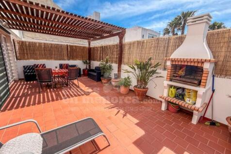 Ground floor flat with swimming pool, terrace and parking in Ciutadella