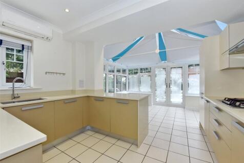Halcyon Close, Oxshott, Surrey, KT22 photo 3