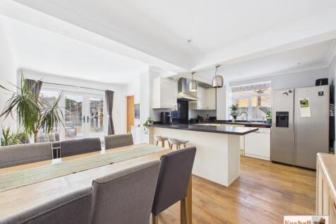 Open Plan Kitchen / Dining / Living space