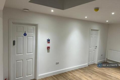 Hanworth Road, Hounslow, TW4 photo 3